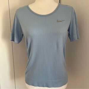 Nike Womens Infinite Running Top Shirt Sz M light/baby blue *B9